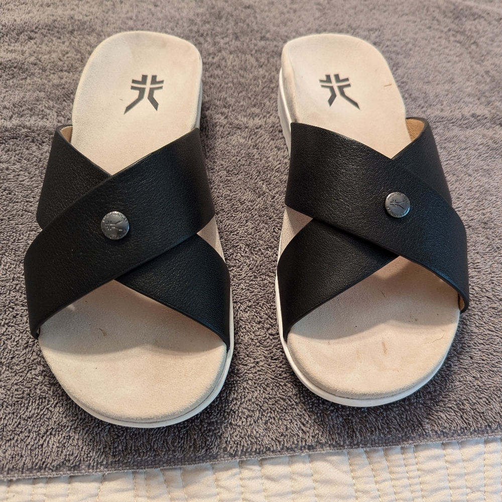 KURU Breeze Black Slide Sandal (Size 7)
